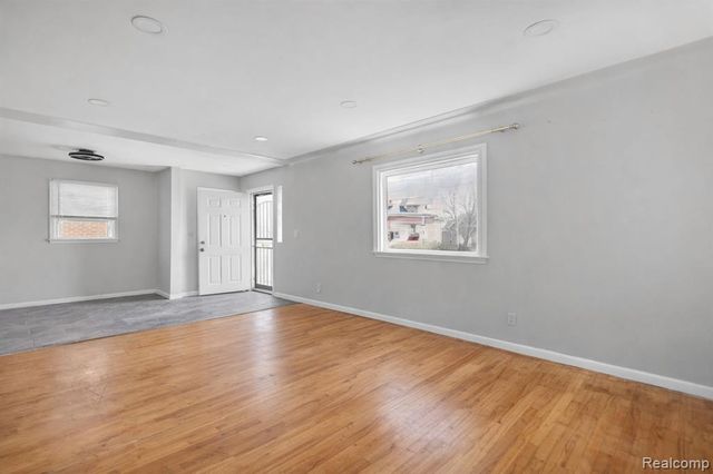 220 W Montana Street, Highland Park, MI 48203