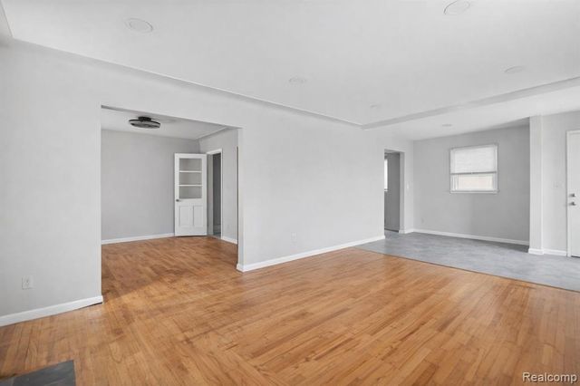 220 W Montana Street, Highland Park, MI 48203