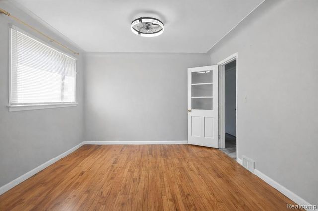 220 W Montana Street, Highland Park, MI 48203