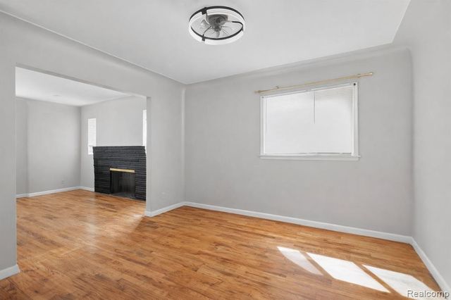 220 W Montana Street, Highland Park, MI 48203