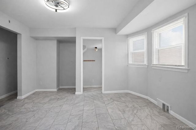 220 W Montana Street, Highland Park, MI 48203