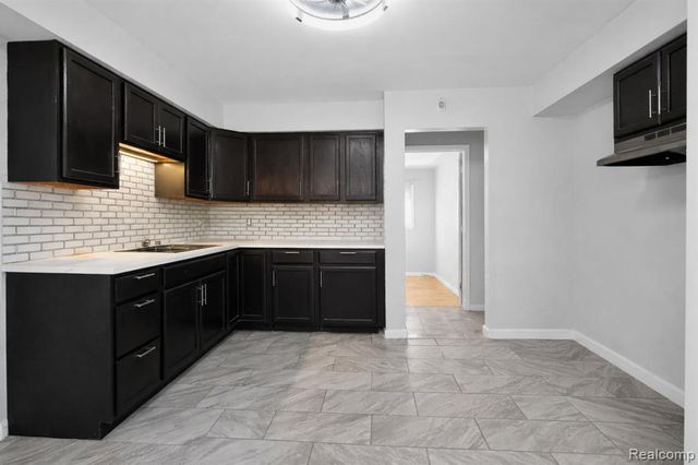 220 W Montana Street, Highland Park, MI 48203