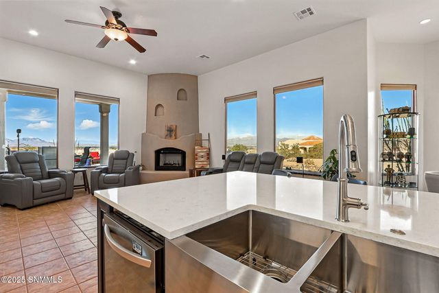 1220 Titania Court, Las Cruces, NM 88007