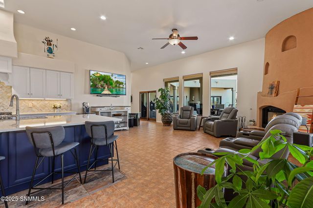 1220 Titania Court, Las Cruces, NM 88007