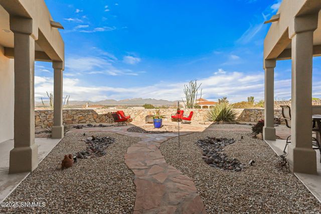 1220 Titania Court, Las Cruces, NM 88007