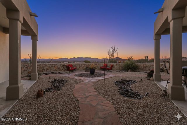 1220 Titania Court, Las Cruces, NM 88007