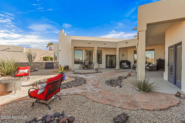 1220 Titania Court, Las Cruces, NM 88007