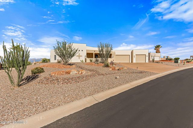 1220 Titania Court, Las Cruces, NM 88007