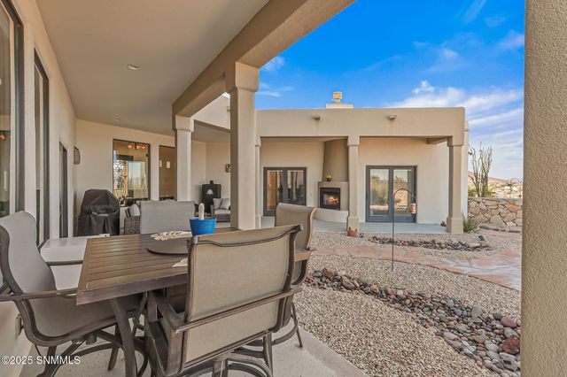 1220 Titania Court, Las Cruces, NM 88007
