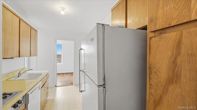 210-15 23rd Avenue 3F, Bayside, NY 11360