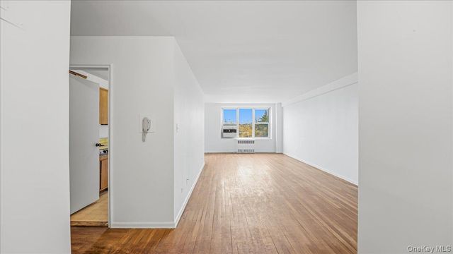 210-15 23rd Avenue 3F, Bayside, NY 11360