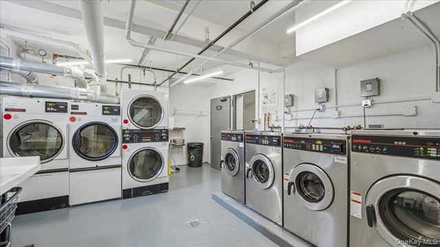 210-15 23rd Avenue 3F, Bayside, NY 11360