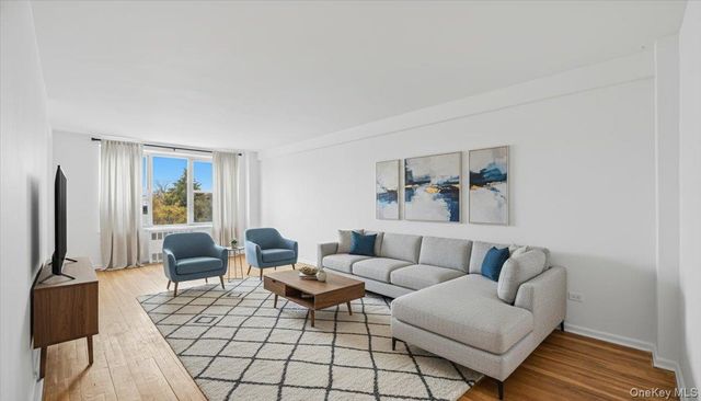 210-15 23rd Avenue 3F, Bayside, NY 11360