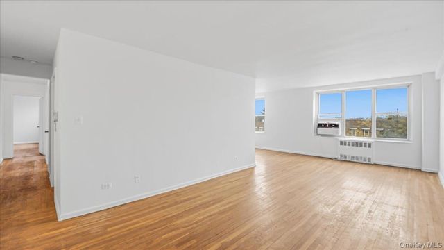 210-15 23rd Avenue 3F, Bayside, NY 11360