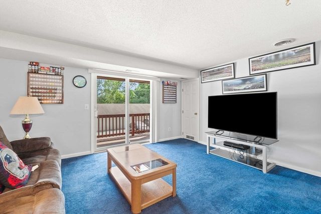 67 Randolph Dr 67, Tewksbury, MA 01876