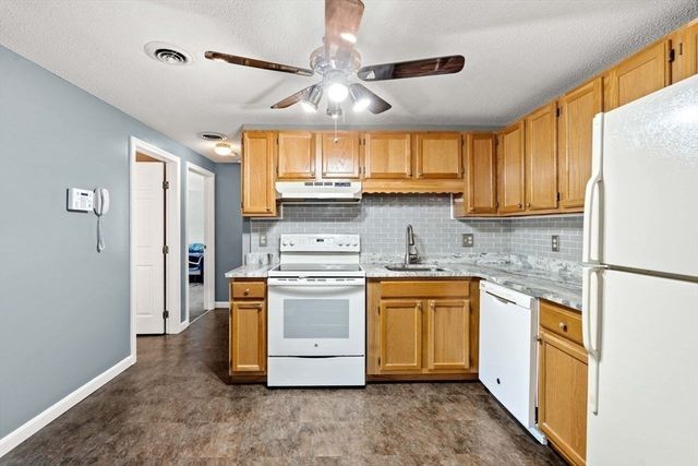 67 Randolph Dr 67, Tewksbury, MA 01876