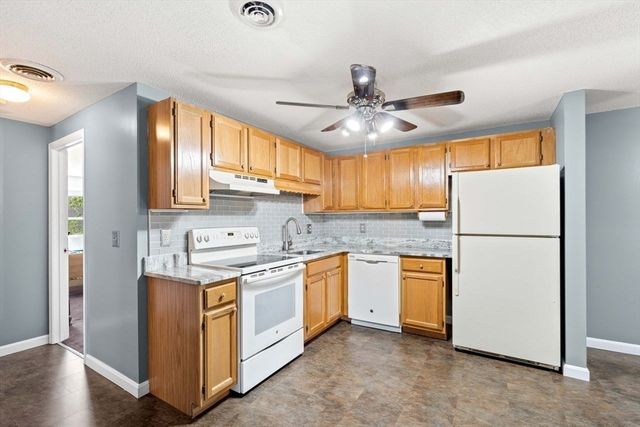 67 Randolph Dr 67, Tewksbury, MA 01876