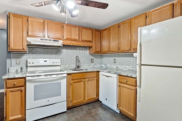 67 Randolph Dr 67, Tewksbury, MA 01876