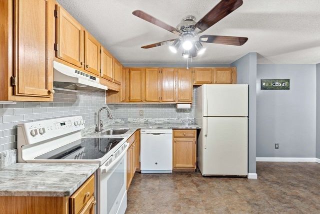 67 Randolph Dr 67, Tewksbury, MA 01876