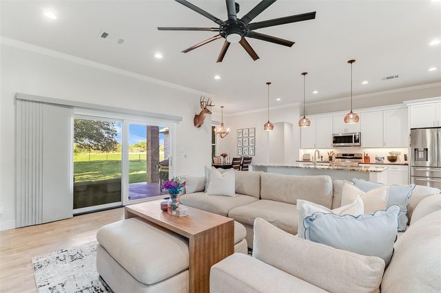 216 Enclave DR, Kingsland, TX 78639