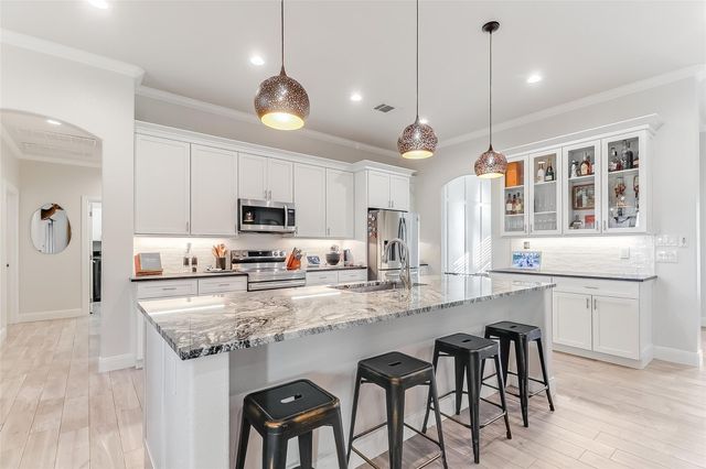216 Enclave DR, Kingsland, TX 78639