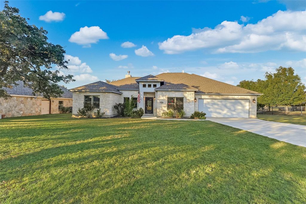 216 Enclave DR, Kingsland, TX 78639