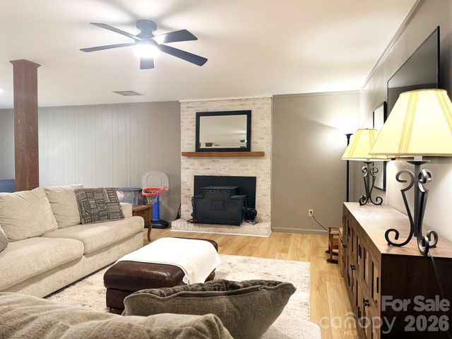 165 Northwest Road, Hickory, NC 28601