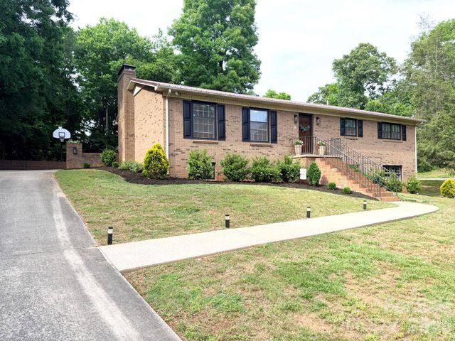 165 Northwest Road, Hickory, NC 28601