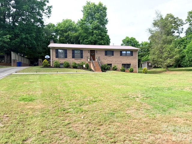 165 Northwest Road, Hickory, NC 28601