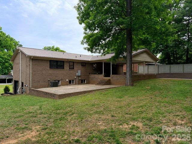 165 Northwest Road, Hickory, NC 28601