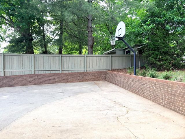 165 Northwest Road, Hickory, NC 28601