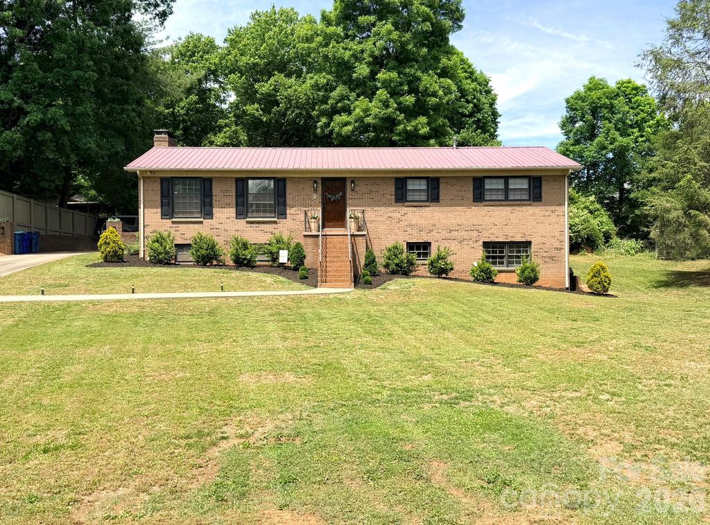 165 Northwest Road, Hickory, NC 28601