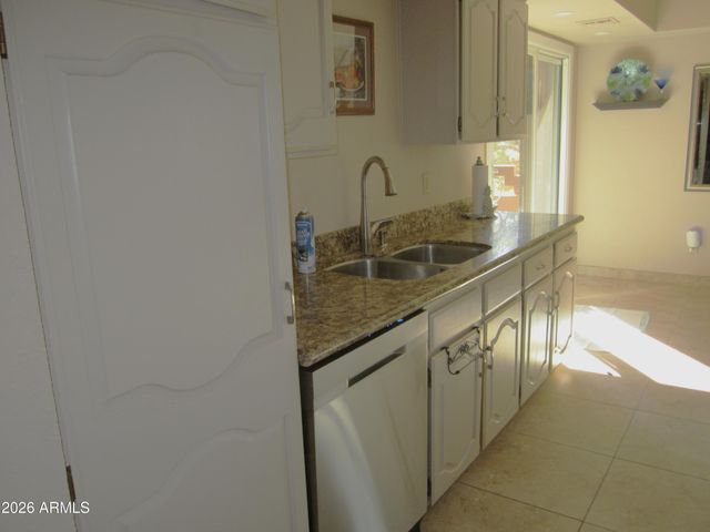 4303 E CACTUS Road 423, Phoenix, AZ 85032