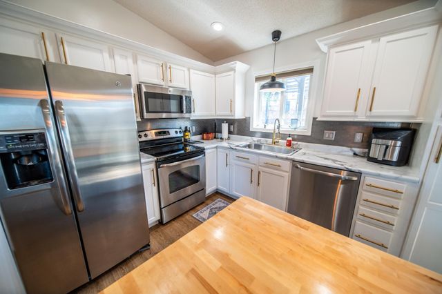 5944 Belfry Ln NW, Rochester, MN 55901