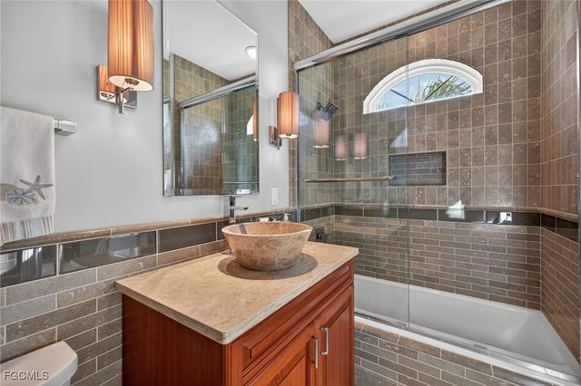 2312 Starfish LN, Sanibel, FL 33957