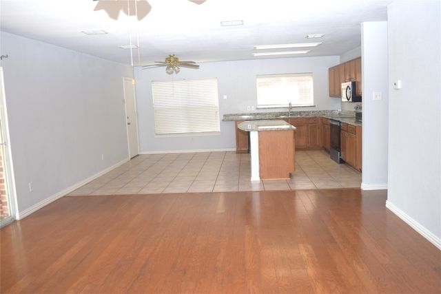 2120 Glenhaven Drive, Lewisville, TX 75067