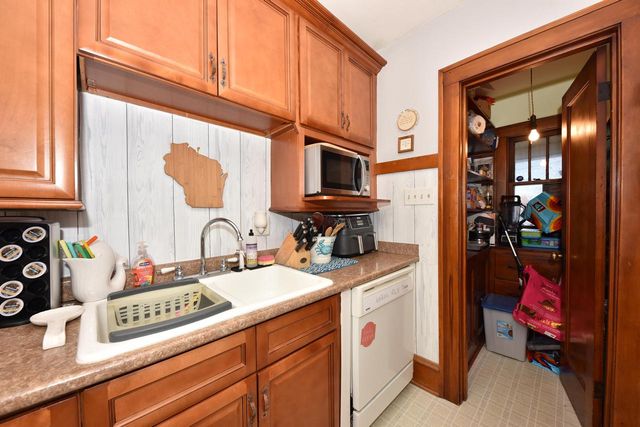 1816 S 59th STREET, West Allis, WI 53214