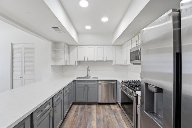 2220 Shadowdale Drive 350, Houston, TX 77043