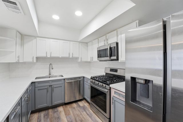 2220 Shadowdale Drive 350, Houston, TX 77043
