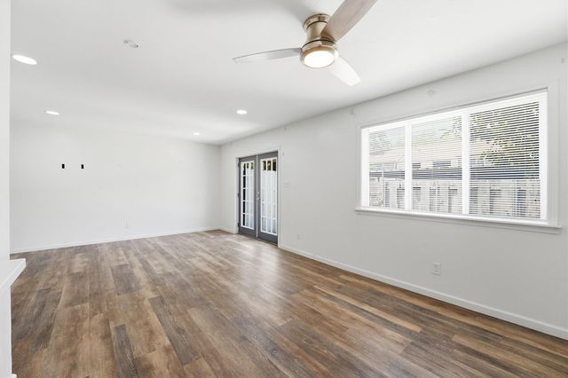 2220 Shadowdale Drive 350, Houston, TX 77043