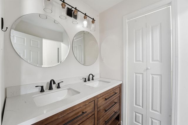 2220 Shadowdale Drive 350, Houston, TX 77043