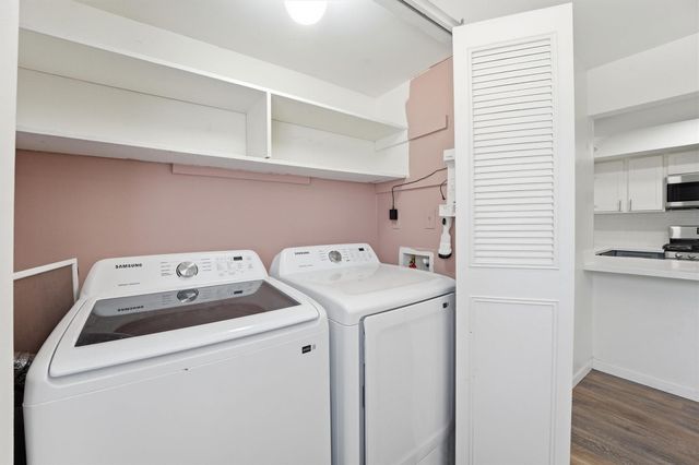 2220 Shadowdale Drive 350, Houston, TX 77043