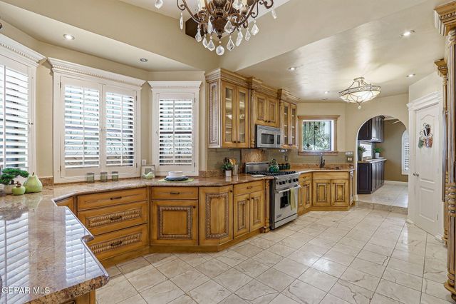 2063 GREENLEE Drive, El Paso, TX 79936