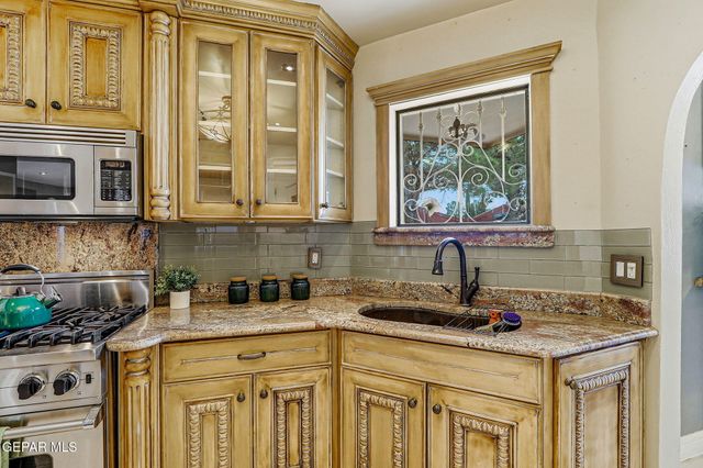 2063 GREENLEE Drive, El Paso, TX 79936