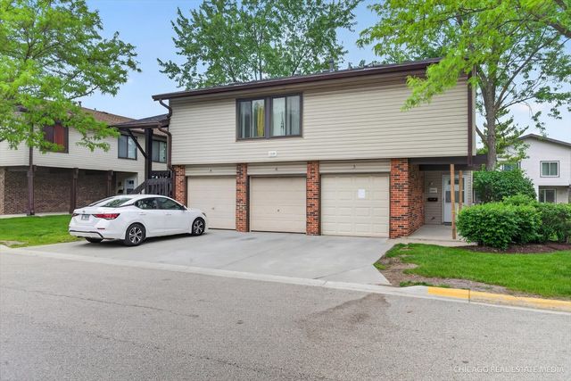 1326 Kingsbury Drive 6, Hanover Park, IL 60133