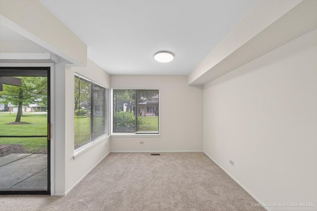 1326 Kingsbury Drive 6, Hanover Park, IL 60133