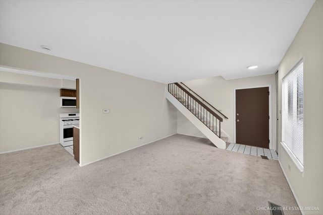 1326 Kingsbury Drive 6, Hanover Park, IL 60133