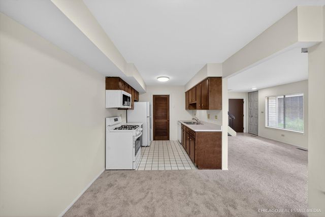 1326 Kingsbury Drive 6, Hanover Park, IL 60133