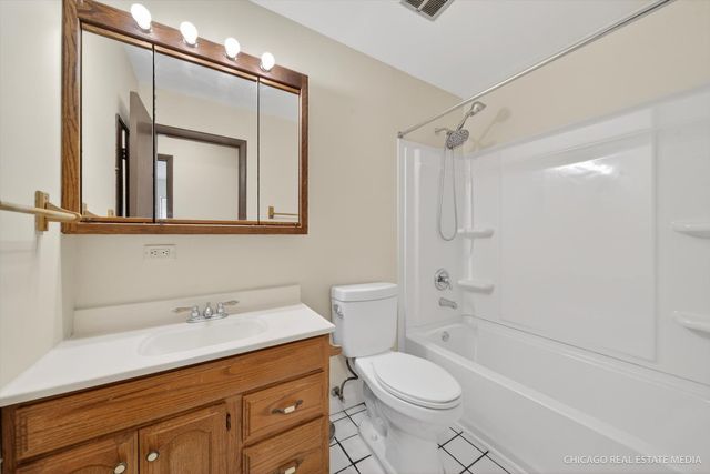 1326 Kingsbury Drive 6, Hanover Park, IL 60133