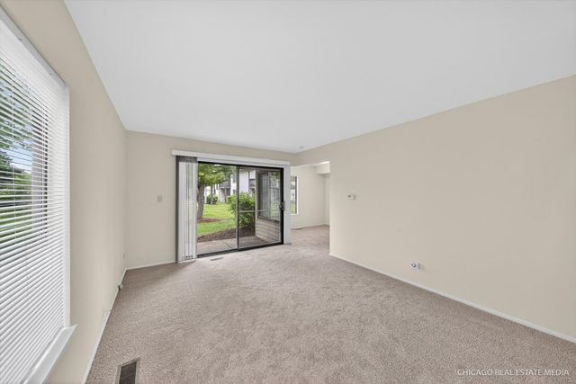1326 Kingsbury Drive 6, Hanover Park, IL 60133